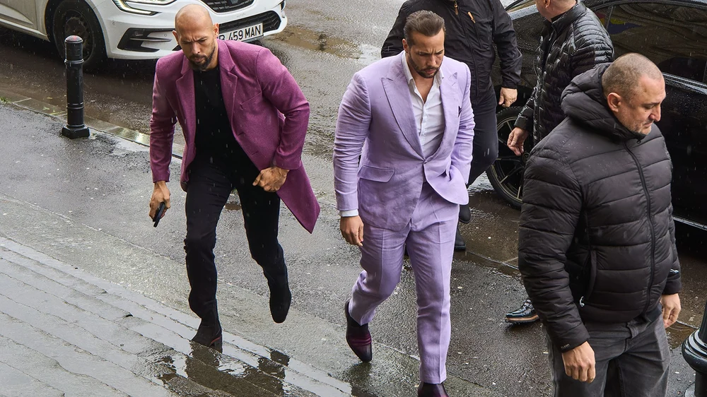 Presa străină: frații Tate au scăpat de controlul judiciar în dosarul privind traficul de persoane. Statul român, bun de plată