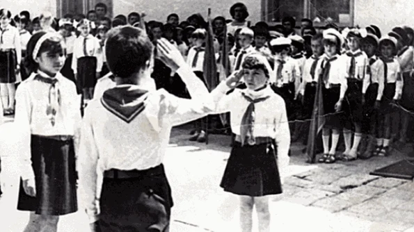 Haos în învăţământul perioadei comuniste gif