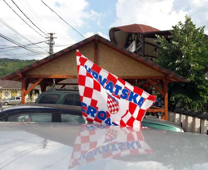 Atmosferă de meci mare în Ţinutul croaţilor din Banatul Montan FOTO Ş.Both