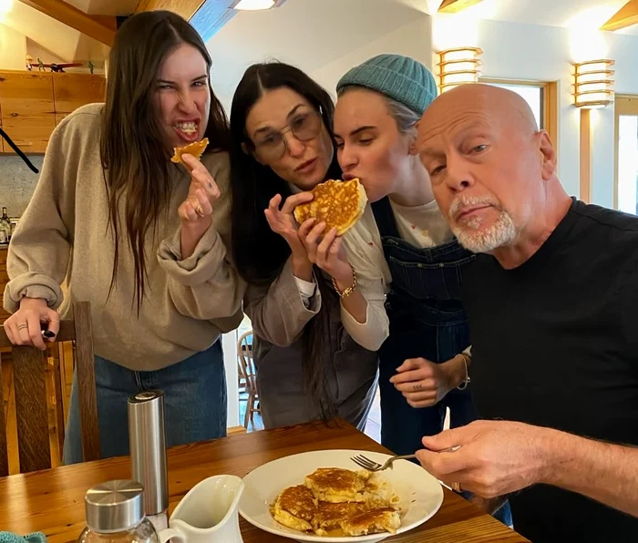 Demi Moore și fetele lor îl vizitează des (Foto: Instagram)