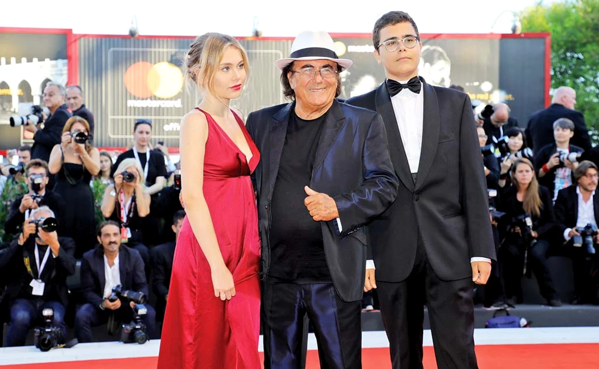 
    Al Bano împreună cu  Jasmine (17 ani) şi  Albano Junior (15 ani)Fotografii: Guliver/ Splashnews/ Getty Images  