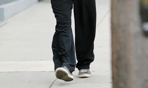 Matt Damon leaves the gym wearing a New England Patriots cap jpeg