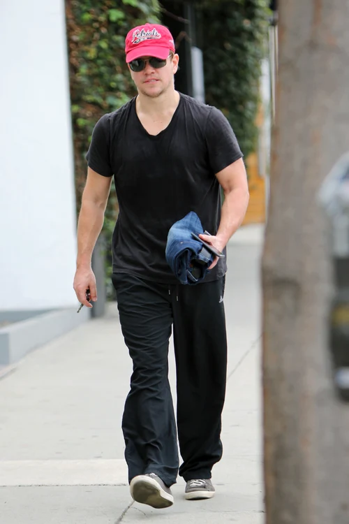 Matt Damon leaves the gym wearing a New England Patriots cap jpeg