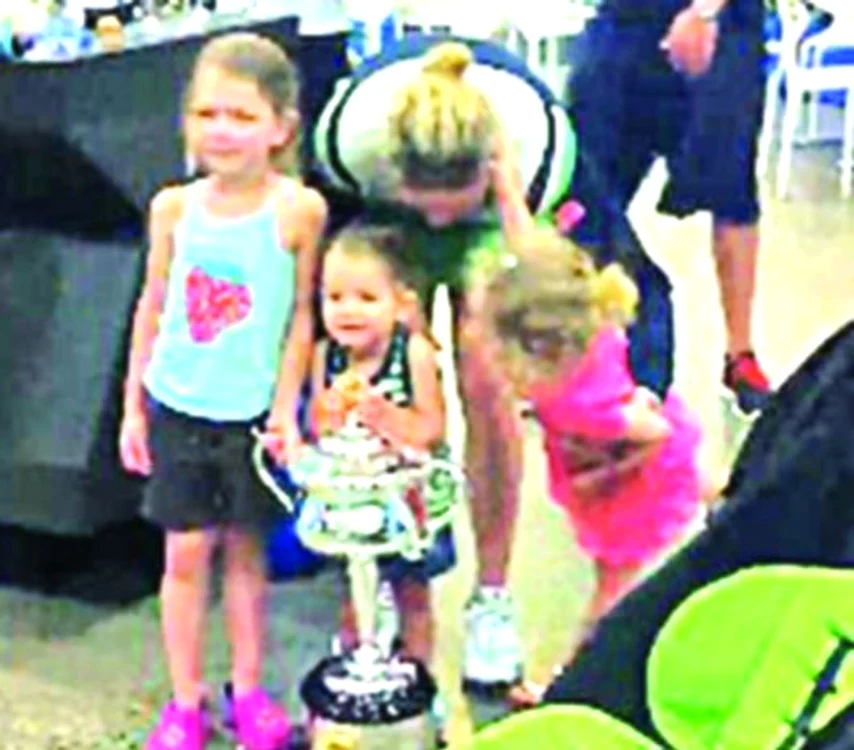 Fiica ei Jada s-a jucat cu trofeul în vestiar