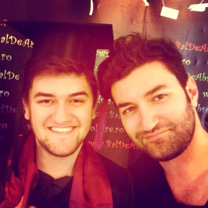 Filip şi Smiley, într-o fotografie postată pe Facebook.