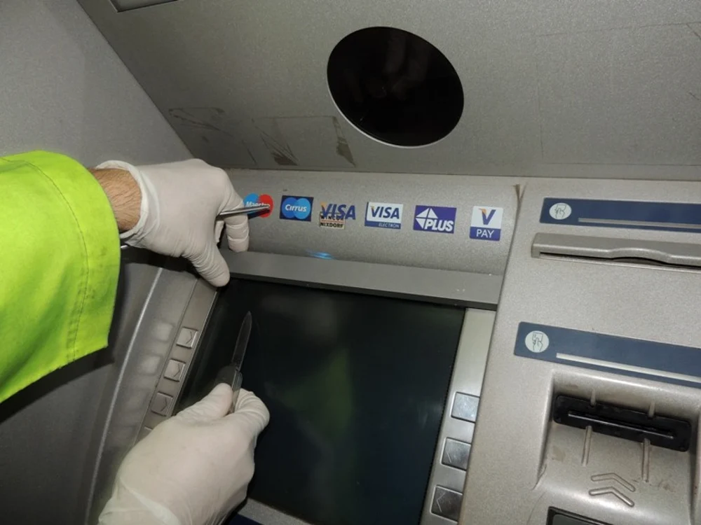 bancomat jefuit foto ipj ct 