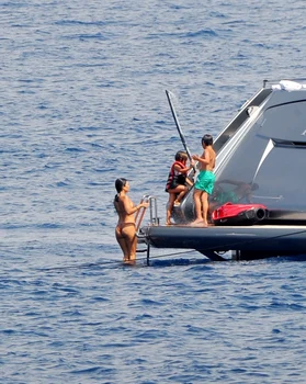 Kourtney Kardashian has fun at sea with her children in Portofino jpeg