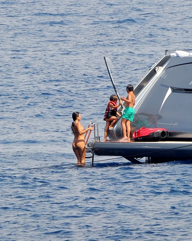 Kourtney Kardashian has fun at sea with her children in Portofino jpeg