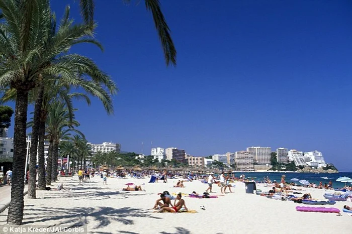 Mallorca: interzis la shopping în bikini. FOTO Daily Mail