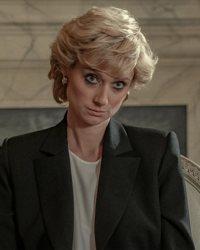 Elizabeth Debicki jucând-o pe Diana în The Crown