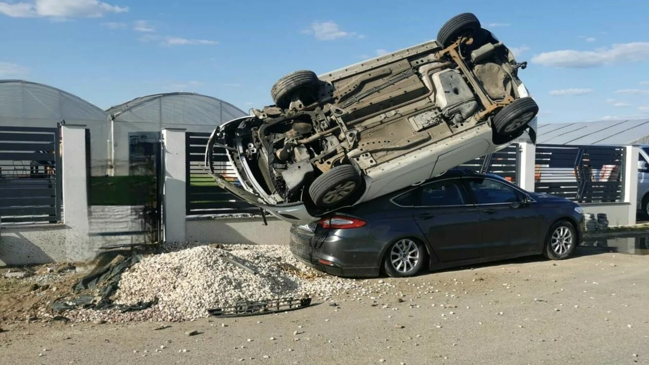 Accident între două mașini Foto: Facebook/ Informații din Trafic Vrancea