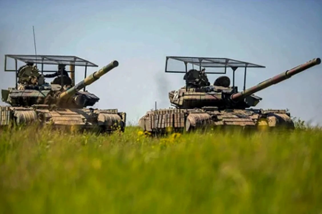 Transnistria își echipează tancurile cu sisteme anti-dronă. FOTO: Kyivpost.com