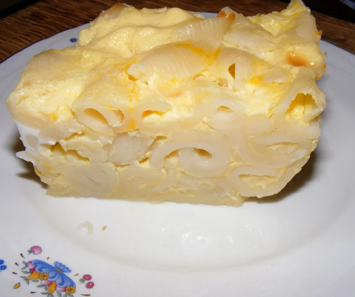 
    Paste cu cremă de vanilie  