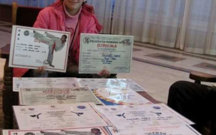 Maria Frandeş îşi petrece adesea serile în gară, aşteptând trenul spre Mârşa