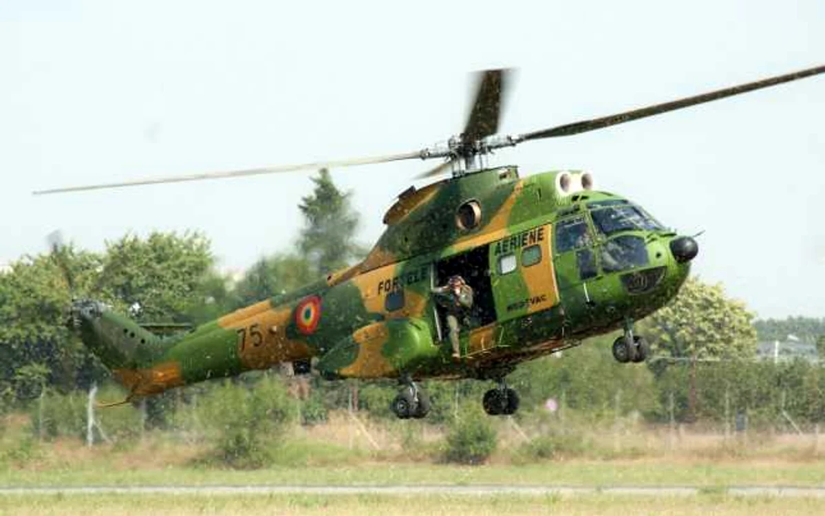 Elicopter IAR 330 PUMA, din flota învechită de elicoptere a României
