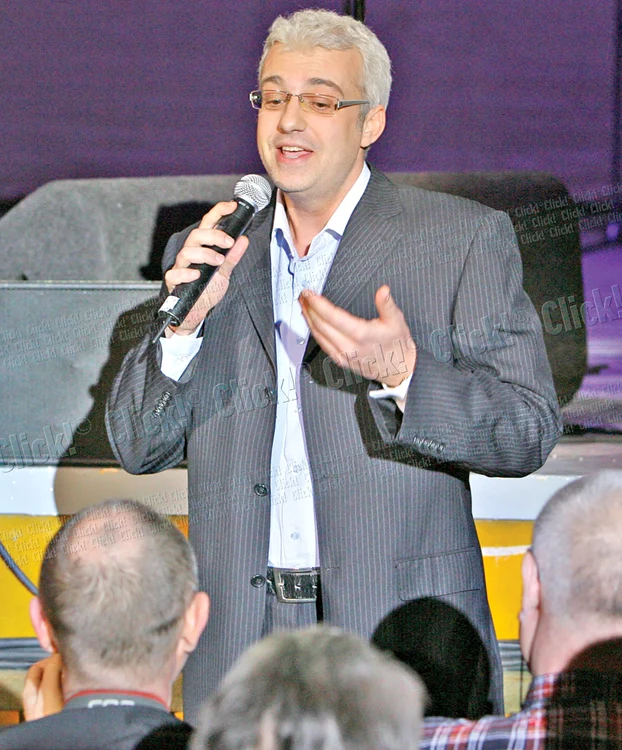 
    Cătălin Crişan ar fi trebuit să cânte la Paşcani, Ploieşti şi  lângă Timişoara  