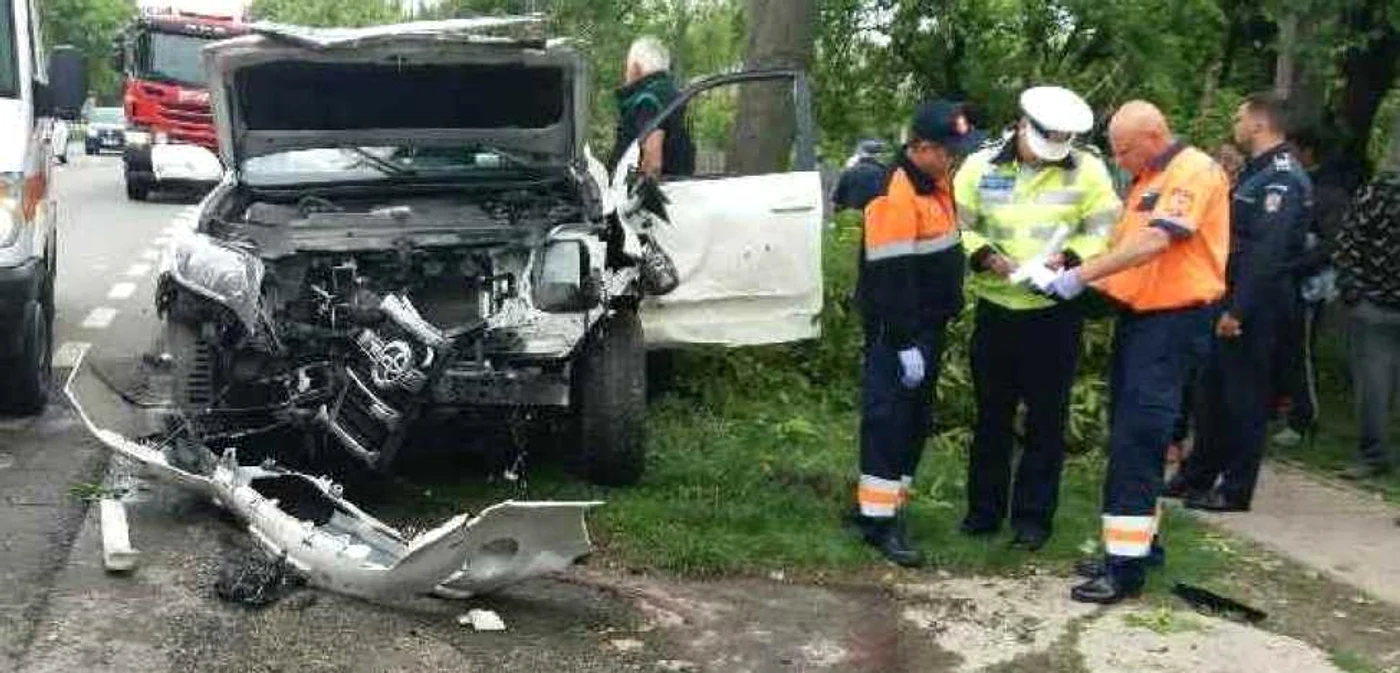 Doi pasageri din maşină au fost răniţi în urma accidentului Foto: arhivă Adevărul