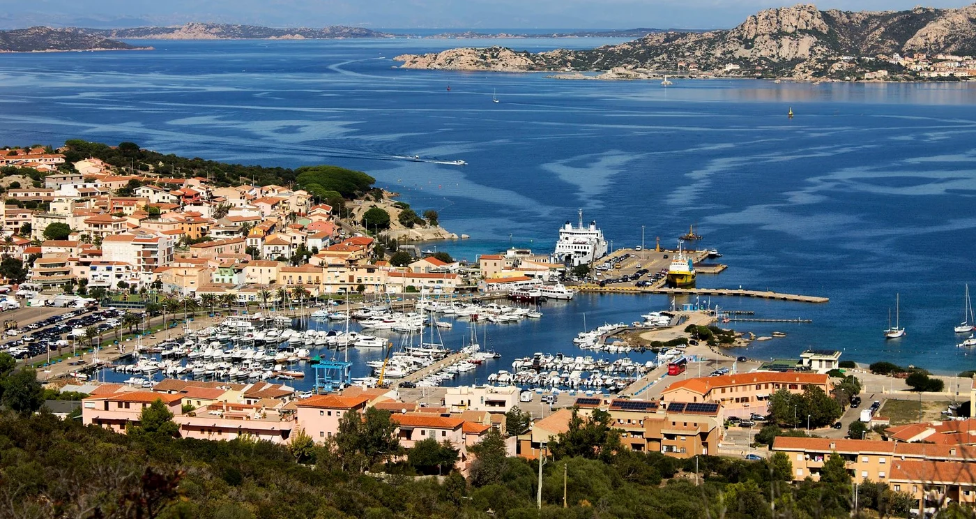 Sardinia, insula milionarilor din Italia. FOTO: Freepik