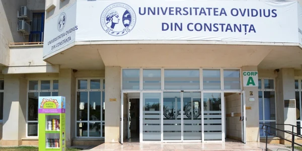 Minibliotecă la Constanţa FOTO Bibiloteca IN Roman 