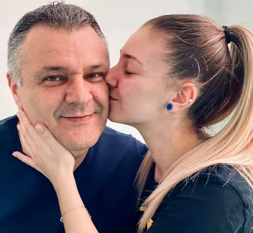Florin Oancea și fiica sa, Laura, fericiți când au aflat că testul le-a ieșit negativ