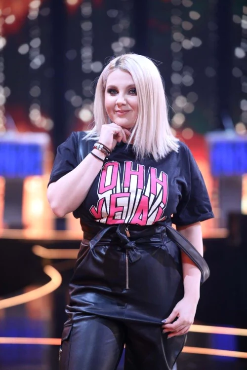 alexandra stanciu canta acum cu mine foto pro tv