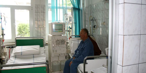 A fost semnat contractul cu CAS pentru folnavii care fac dializa in spital