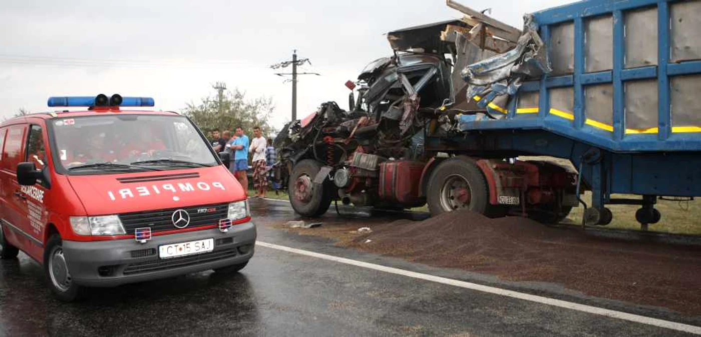 În primul accident a fost implicat un TIR 