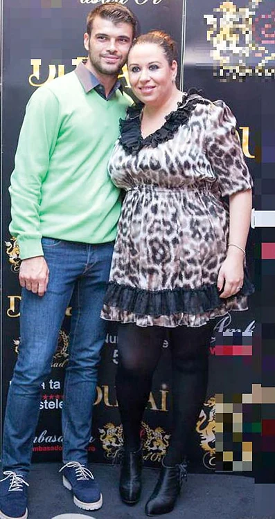 
    Oana Roman  știe cum să-și  pună în evidență  calitățile fizice  