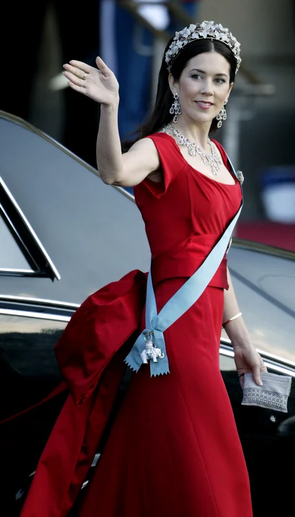 Mary Donaldson, azi Regina Mary, cu coroana plătită de Napoleon GettyImages 50833271 jpg