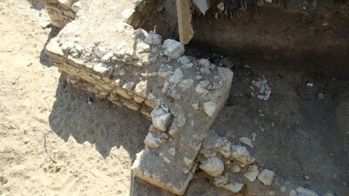 Situl de la Pietroasele un exemplu de cum să faci lucrurile rău sau cum îşi bat joc românii de istorie jpeg