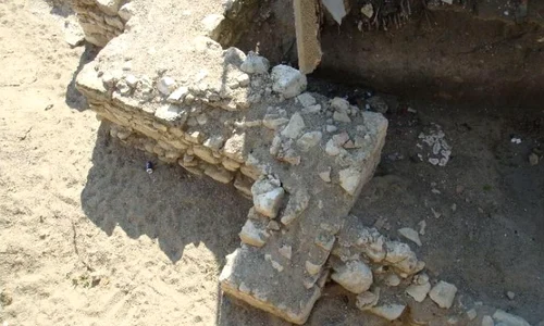 Situl de la Pietroasele un exemplu de cum să faci lucrurile rău sau cum îşi bat joc românii de istorie jpeg