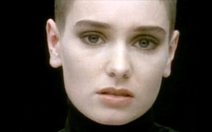 Sinead O'Connor în 1990. FOTO captură video