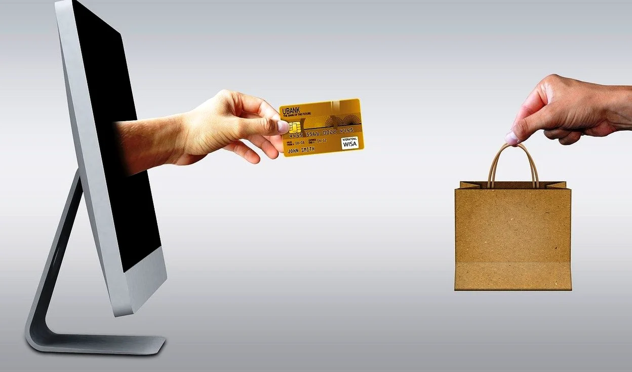 Numărul tranzacțiilor online cu cardul de Black Friday a crescut cu 90% față de 2018