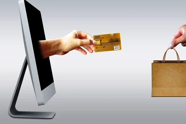Numărul tranzacțiilor online cu cardul de Black Friday a crescut cu 90% față de 2018