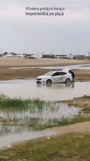 Politia Locala Constanța blocata pe plajă - Imagini virale! Detalii în VIDEO. Politia Locala Constanța blocata pe plajă - Imagini virale! Detalii în VIDEO.
