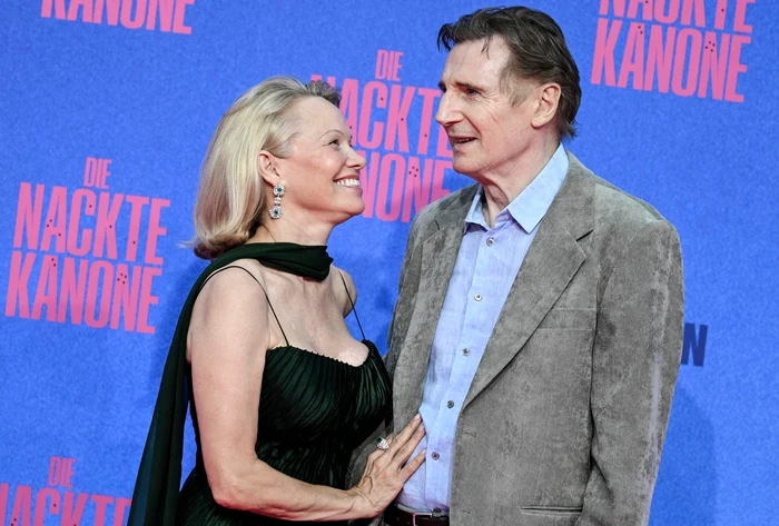 Pamela Anderson și Liam Neeson foto profimedia (2) jpg