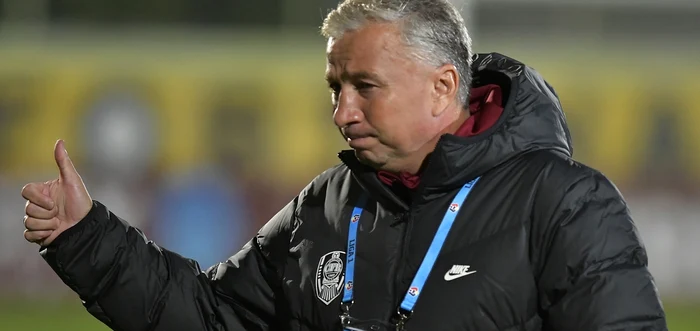Dan Petrescu poate sta încă 7 ani la CFR Cluj. Foto Sportpictures 