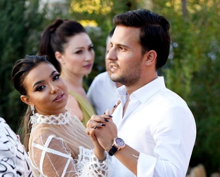 Adriana Simionescu şi iubitul ei s-au logodit de Crăciun foto: Instagram
