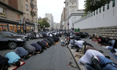 Paris moschee musulmani rugaciune FOTO AP