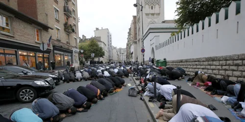 Paris moschee musulmani rugaciune FOTO AP