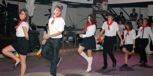 Tinerii orădeni s-au distrat la bal
