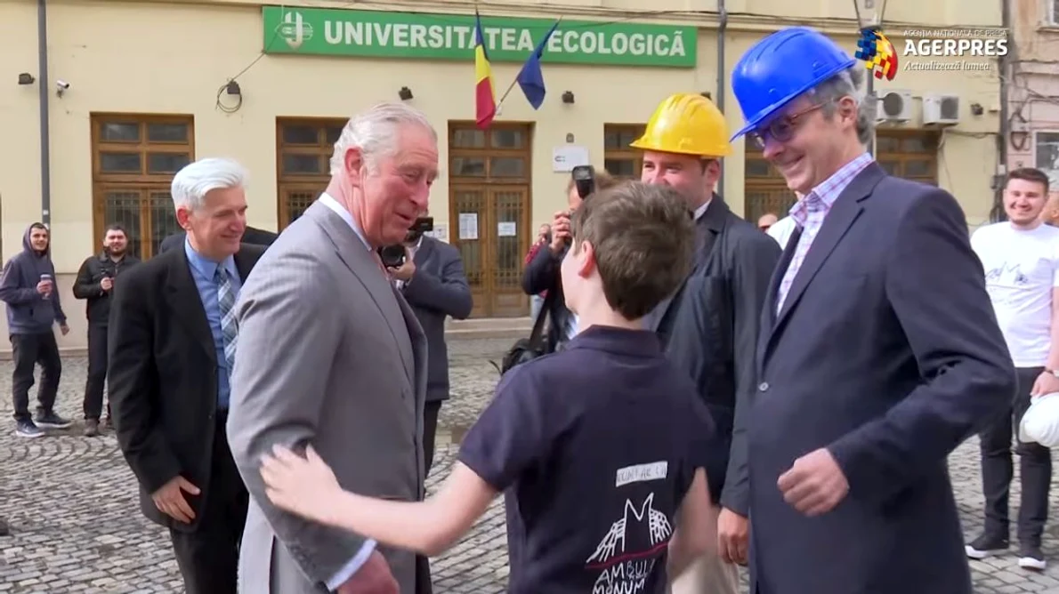 Cine este copilul român care l a îmbrățișat pe Prințul Charles în Centrul Vechi al Capitalei / VIDEO jpeg