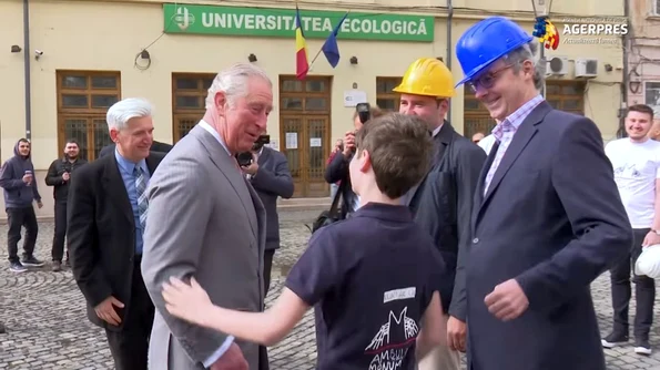 Cine este copilul român care l a îmbrățișat pe Prințul Charles în Centrul Vechi al Capitalei / VIDEO jpeg