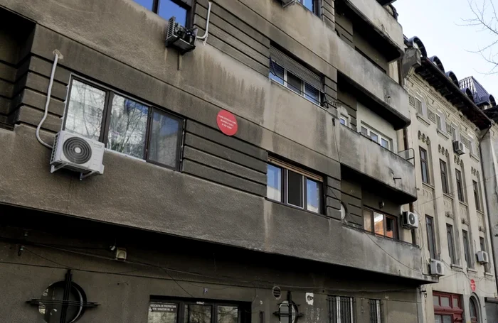 Clădire cu risc seismic ridicat în București Inquam / George Călin