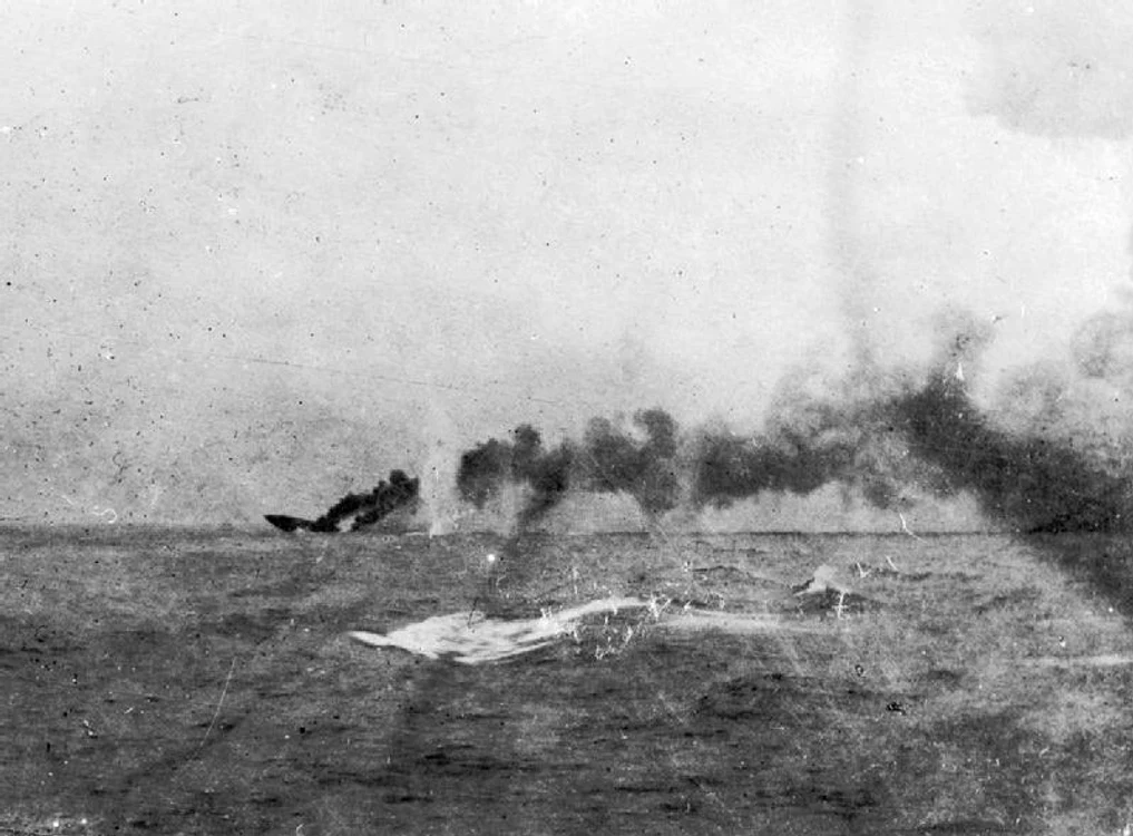 HMS Indefatigable sinking jpg jpeg