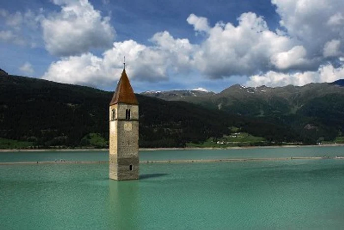 Biserica Altgraun din Lacul Reschen Italia 400x268 jpg jpeg