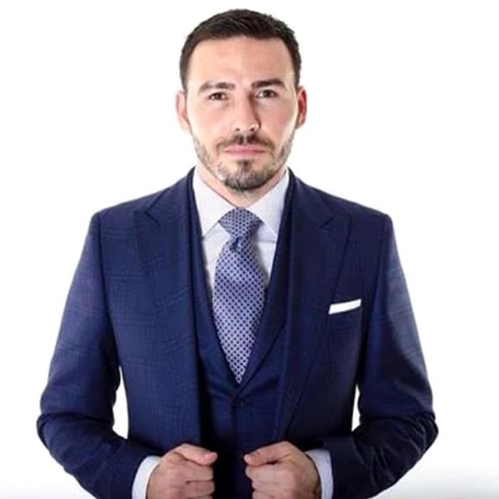 Adrian a fost surprins de paparazzi cu o blondă superbăFoto: Captură Kanal D