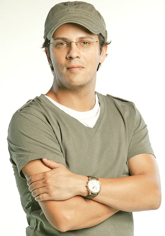 
    Actorul susţine  că Budi îl hărţuia  cu mesaje  