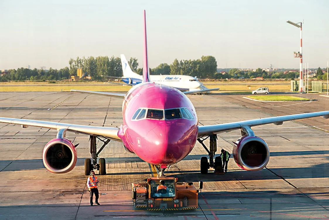 Ultima modernizare pe suprafaţa de mişcare a Aeroportului Henri Coandă a fost realizată în 2007, iar de atunci pistele s-au degradat încontinuu