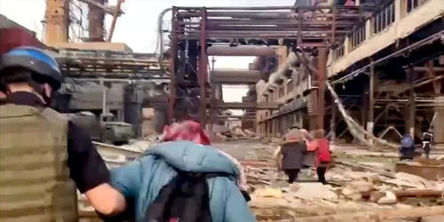 Razboi Ucraina Rusia distrugeri morti raniti refugiati 1-2 mai 2022 salvare civili Azovstal FOTO Profimedia